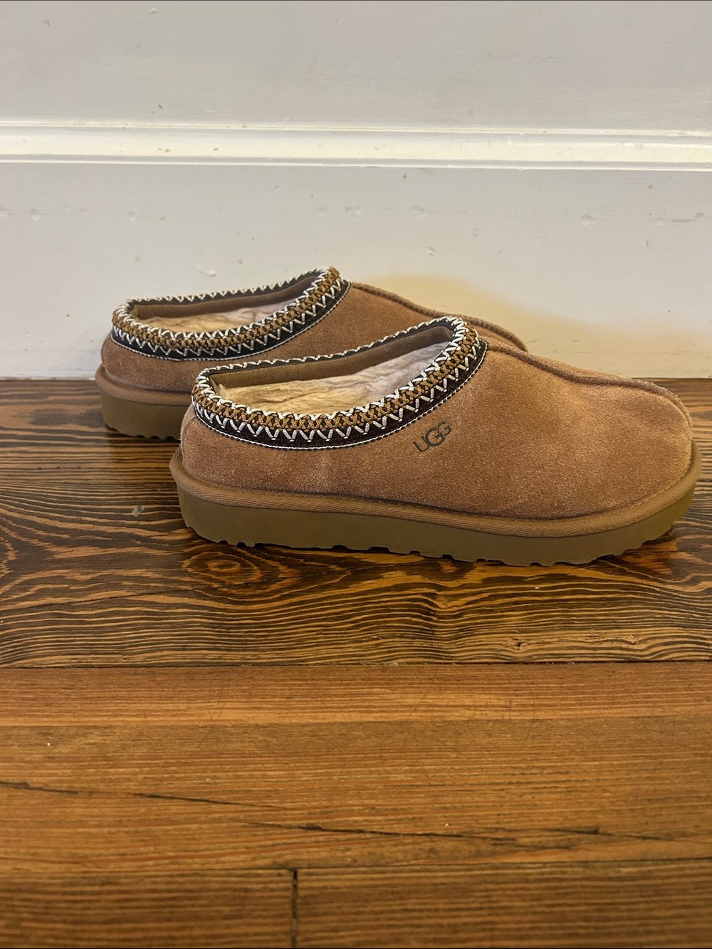 UGG women’s size 7 chestnut